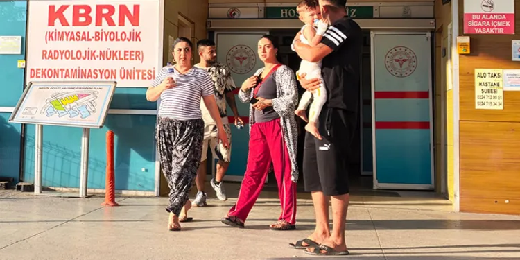 Bursa’da mangal ateşine düşen çocuk yaralandı