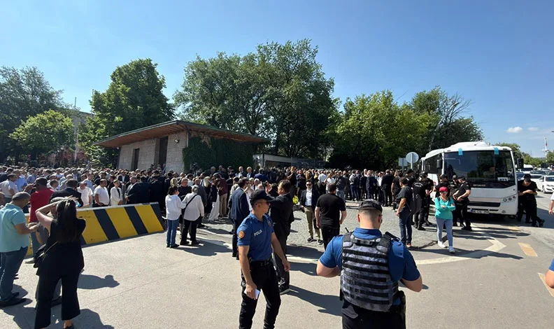 TBMM önünde Kılıçdaroğlu ve Özel destekçileri arasında gerginlik