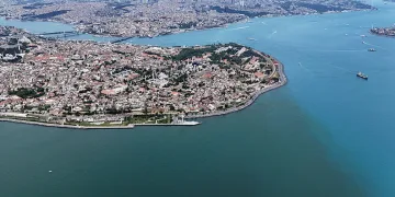 İstanbul Boğazı’nın güneyinde turkuaz şölen