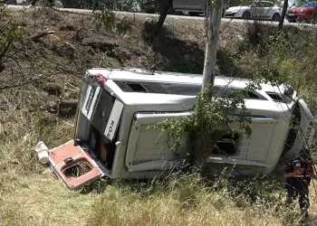 Balıkesir’de yolcu minibüsü ile otomobil kaza yaptı; 14 yaralı