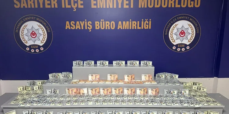 Sarıyer’de bir AVM’de 1 milyon TL’lik sahte dolar bozdurmaya çalışan şahıs yakalandı