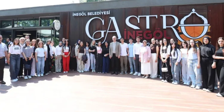 Başkan Taban İnegöl Belediyesi Stajyerleriyle Bir Araya Geldi