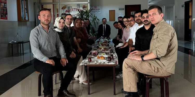 Karacabey Adliyesi’ne sabah en erken gelen personele sürpriz kahvaltı