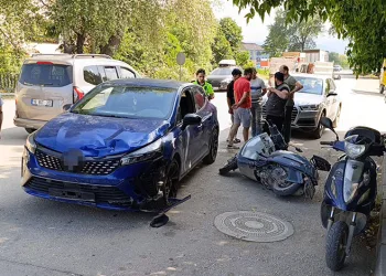 Bursa’da motosiklet otomobille çarpıştı: 1 yaralı