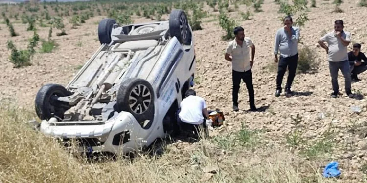 Mobil sağlık hizmeti aracı devrildi: 1 yaralı