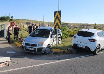 Kayseri’de otomobiller çarpıştı: 1’i ağır 6 yaralı