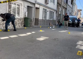 Bursa’da sokak ortasında kurşun yağmuruna tutulan şahıs ağır yaralandı