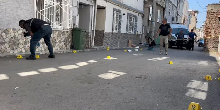 Bursa’da sokak ortasında kurşun yağmuruna tutulan şahıs ağır yaralandı