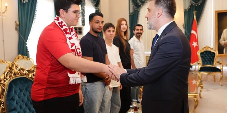 Şahin Biba, şampiyon marşın bestecilerini ağırladı