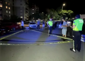 Bursa’da kafede tartıştığı kişiyi silahla vurup kaçtı