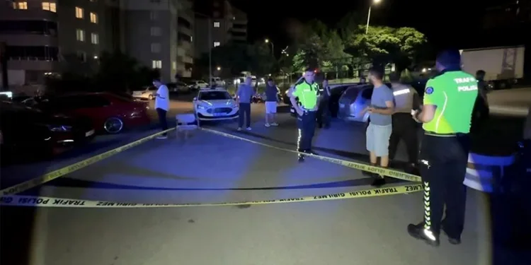 Bursa’da kafede tartıştığı kişiyi silahla vurup kaçtı