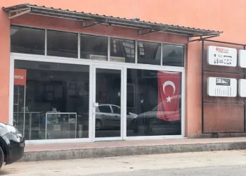 İş yerine ateş açıp kaçtılar