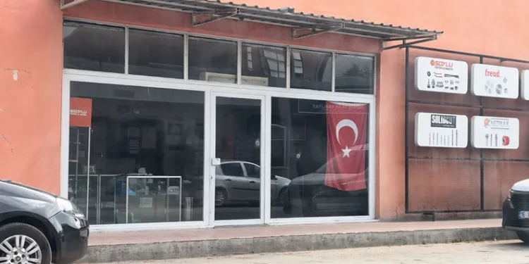 İş yerine ateş açıp kaçtılar