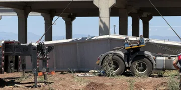 15 tonluk beton blok altında kaldılar: 1 ölü, 1 yaralı