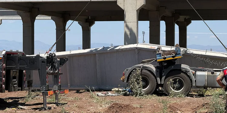 15 tonluk beton blok altında kaldılar: 1 ölü, 1 yaralı