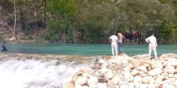 Serinlemek için girdiği çayda kayboldu