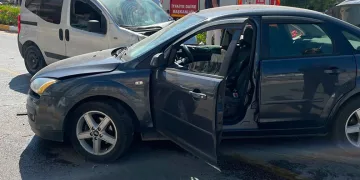 Balıkesir’de otomobiller çarpıştı: 3 yaralı