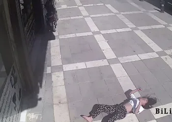 Güvercinlere yem vermek isterken ölümden döndü