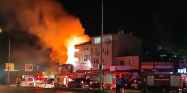 Bursa’da iki katlı ev alev topuna döndü
