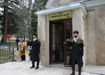 İnegöl Fatihi Turgut Alp kabri başında anıldı