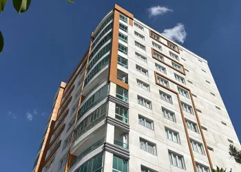 Diyarbakır’da evinin balkonundan atlayan çocuk hayatını kaybetti