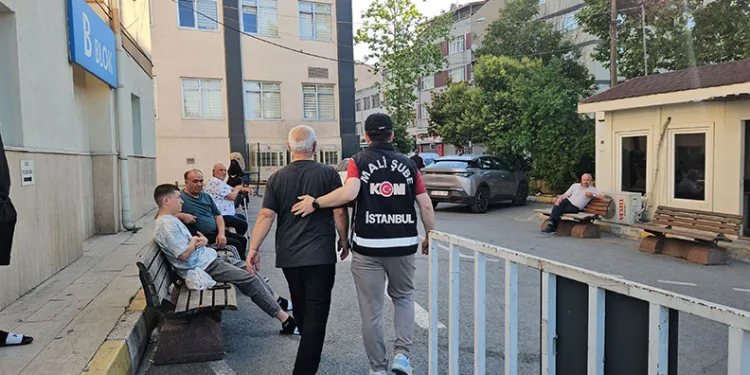 Beylikdüzü Belediyesi’ne operasyon: 27 gözaltı