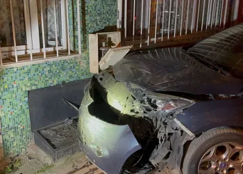 Bursa’da alkollü sürücünün çarptığı araç doğal gaz kutusunu patlattı
