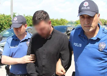 Bar çalışanı kadını götürmek istedi, reddedilince 2 kişiyi vurdu