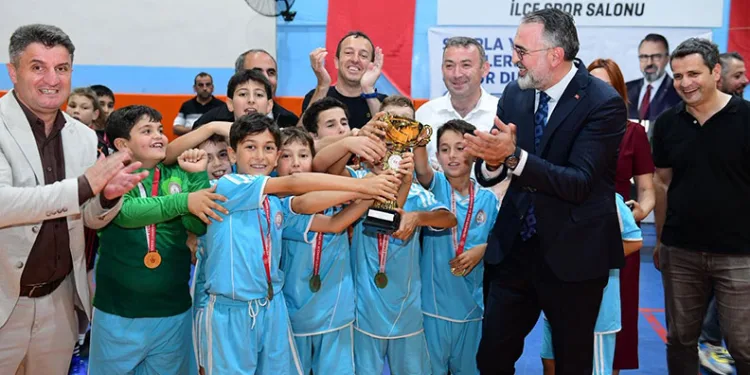Kestel Belediyesi’nden genç sporculara çifte destek