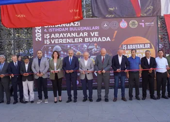 İş Arayanlarla İşverenler Aynı Salonda Buluştu