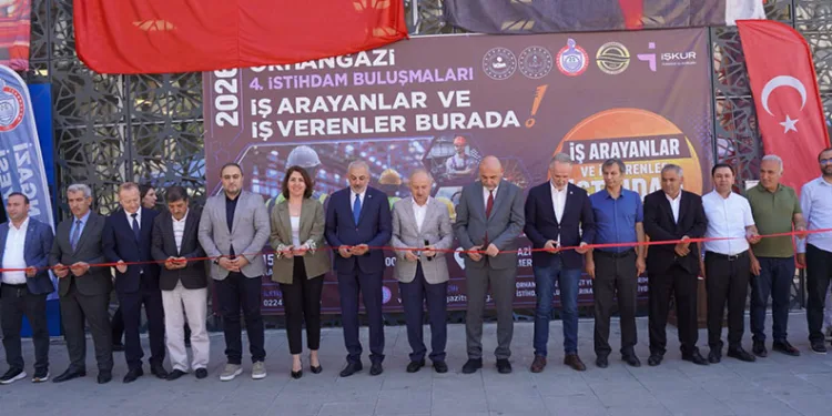 İş Arayanlarla İşverenler Aynı Salonda Buluştu