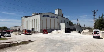 Ankara’daki fabrika yangını söndürüldü