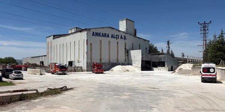 Ankara’daki fabrika yangını söndürüldü
