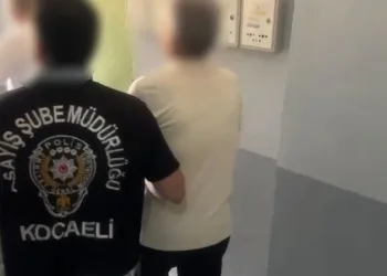 Kocaeli polisinin aradığı 8 yıllık firari İzmir’de yakalandı