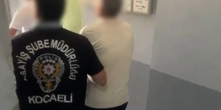 Kocaeli polisinin aradığı 8 yıllık firari İzmir’de yakalandı