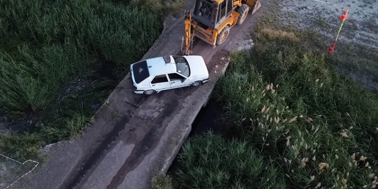 Otomobil dereye devrildi: 3 çocuk hayatını kaybetti