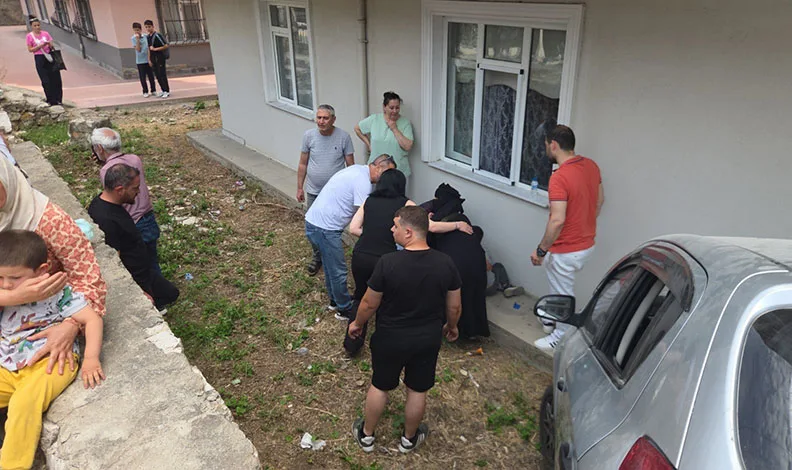 Bursa’da otomobil apartman bahçesine uçtu, faciadan dönüldü