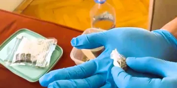Avukatlar cüppeyi çıkartıp, yerine uyuşturucu asmış