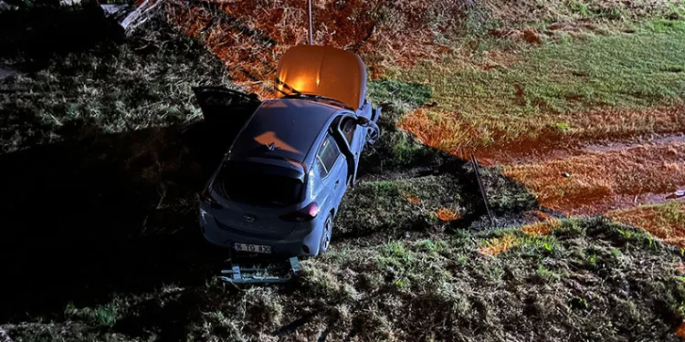 Bursa’da navigasyon yanlış yolu gösterdi, dereye uçtu