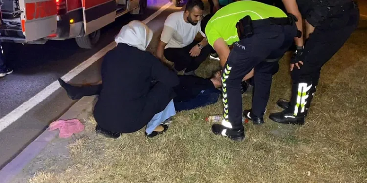 Bursa’da devrilen motosikletten düşen genç yaralandı