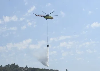 Urla Balıklova’daki orman yangını kontrol altında