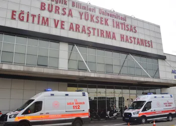 Bursa’da 48 yaşındaki hasta ileri düzey “vNOTES” tekniğiyle sağlığına kavuşturuldu