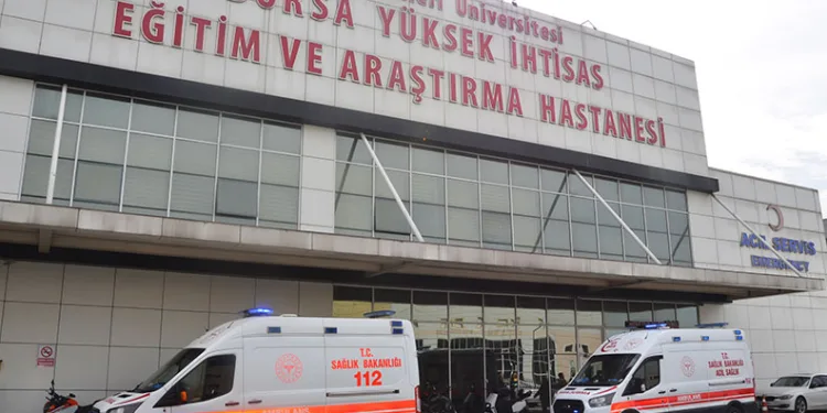 Bursa’da 48 yaşındaki hasta ileri düzey “vNOTES” tekniğiyle sağlığına kavuşturuldu