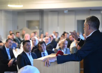 İbrahim Burkay Demirtaş’taki firma sahipleriyle buluştu