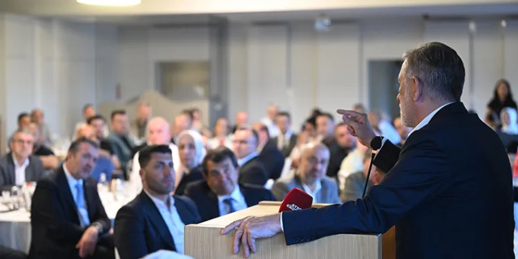 İbrahim Burkay Demirtaş’taki firma sahipleriyle buluştu