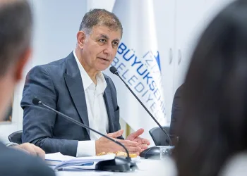 İzmir Büyükşehir Belediye Başkanı Cemil Tugay CHP’den istifa etti