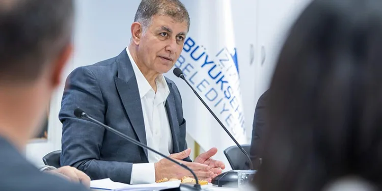 İzmir Büyükşehir Belediye Başkanı Cemil Tugay CHP’den istifa etti