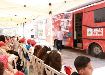 Osmangazi Belediyesi çocuklara kitap ve tarih sevgisi aşılıyor