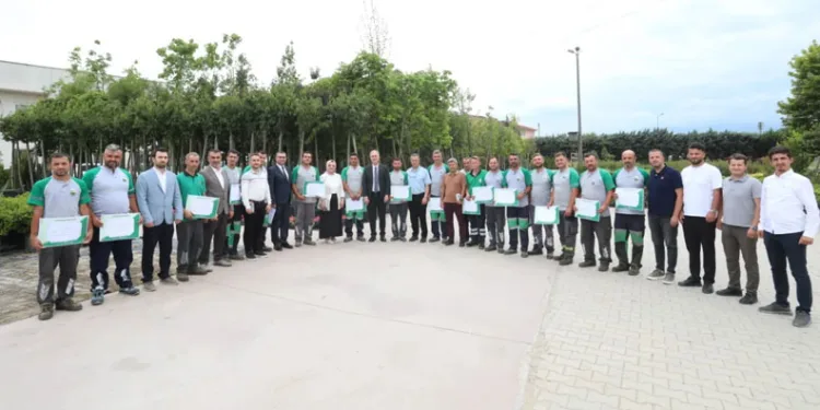 İnegöl Belediyesi’nde 19 Personele Bahçıvanlık Sertifikası Verildi