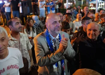 Türkiye’nin Şampiyonları’nı Cumhur İttifakı Başkanları Vatandaşlarla Birlikte Karşıladı
